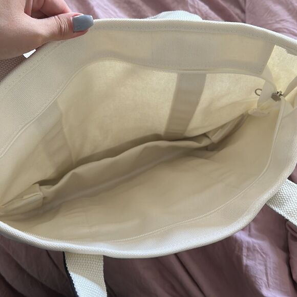 Sanrio Hello Kitty Tote Bag - Picture 4 of 6